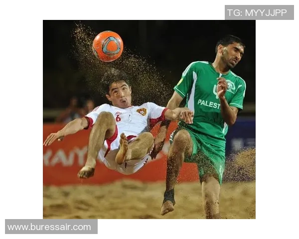 足球明星冲浪背后的故事与他们的运动热情探索